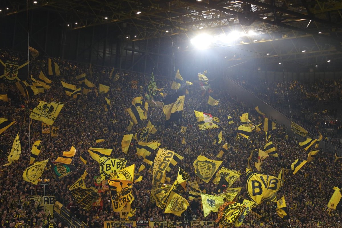 Borussia Dortmund Fans.jpg