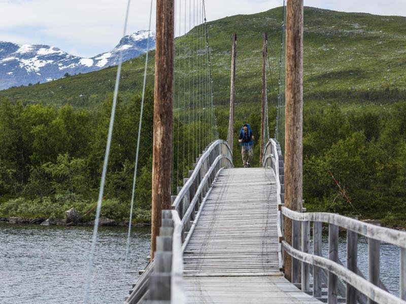 Brücke über den Tärnasjö - der nördliche Kungsleden lässt sich bequem erlaufen.