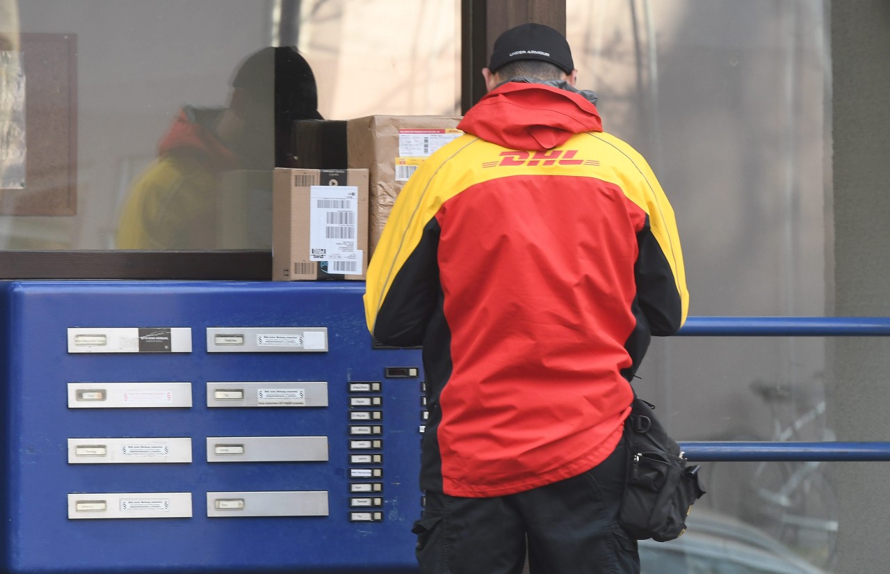 Kuriose Nachricht eines DHL-Boten. 