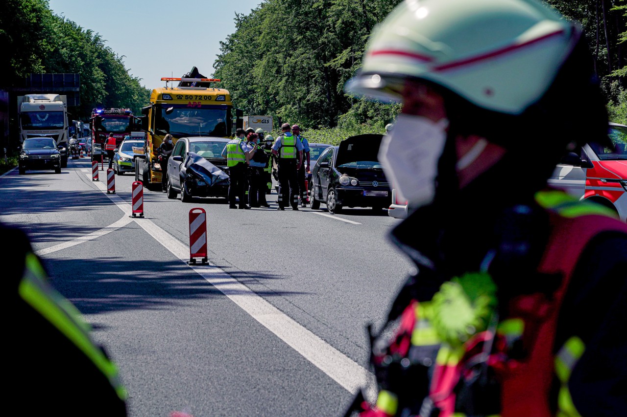 Sechs Personen wurden bei dem Unfall auf der A40 verletzt.