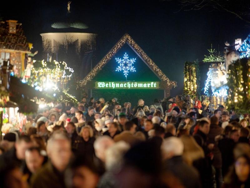 Der Weihnachtsmarkt in Stuttgart soll ab der dritten Novemberwoche öffnen. Für Angebote, die zum Verweilen einladen, wird es je nach Corona-Lage eine 3G- oder 2G-Pflicht geben.