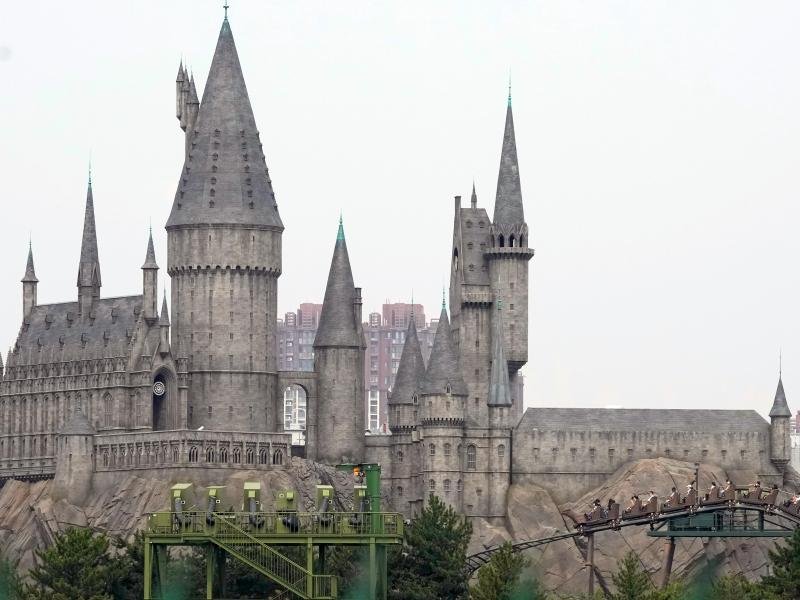 Der weltgrößte Vergnügungspark von Universal Studios hat im Stadtbezirk Tongzhou seine Tore für geladene Besucher geöffnet. Nach dem Soft-Opening soll der Park des Hollywood-Riesen in Chinas Hauptstadt am 20. September seinen Betrieb voll aufnehmen.