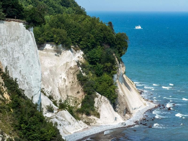 Die Kreidefelsen inspirierten schon Caspar David Friedrich - im Nationalpark Jasmund können Besucher selbst kreativ werden.