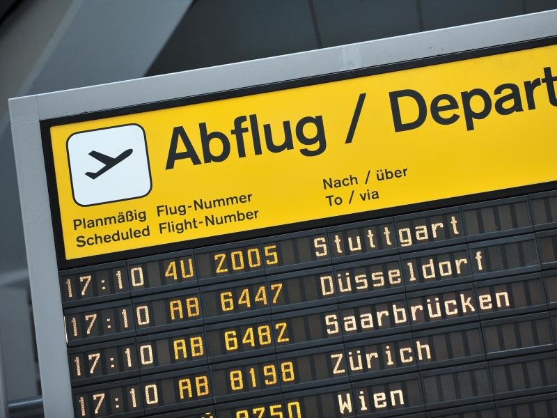 Die Mindestumsteigezeit ist oft knapp bemessen. Das Boarding für den Weiterflug endet etwa vor der tatsächlichen Abflugzeit.