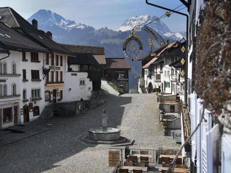 Die Schweiz plant weitere Öffnungsschritte. Schon bald dürfen Gastronomen Gäste wieder in Innenräumen bewirten. Zudem wird Geimpften und Personen unter 16 Jahren die Einreise erleichtert.