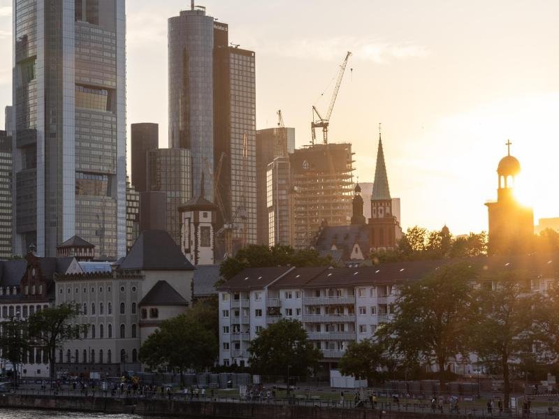 Die britische "Economist"-Gruppe Unit bewertet jährlich die Metropolen der Welt. Die Stadt Frankfurt landete diesmal auf Platz 7 in der Rangliste der lebenswertesten Städte der Welt.