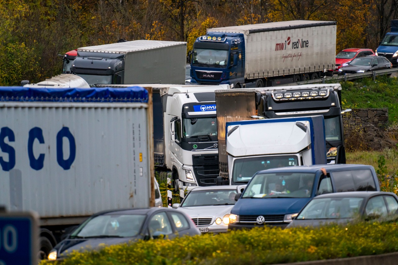 Dortmund: Die A45 ist nach einem schweren Unfall am Donnerstag gesperrt. (Symbolbild)