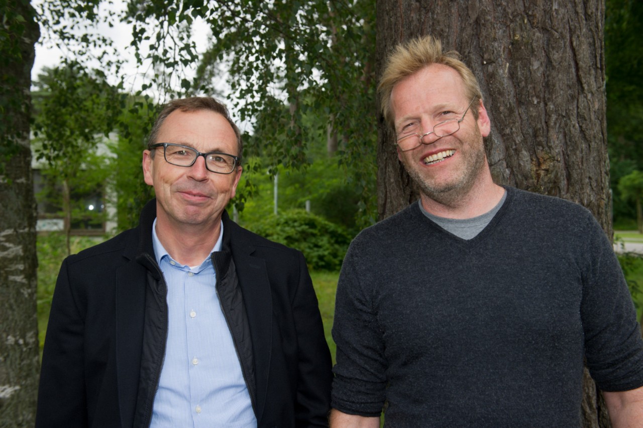 Architekt Axel Drebing (l.) und Bauunternehmer Jürgen Breuer planen einen 104 Meter hohen Wohnturm in Prora.