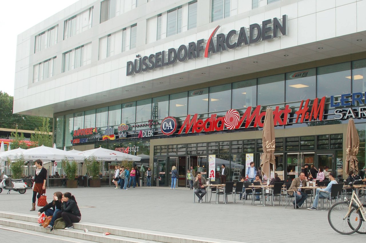 DüsseldorfArcaden Eingestürzte Wand trifft Schwangere drei