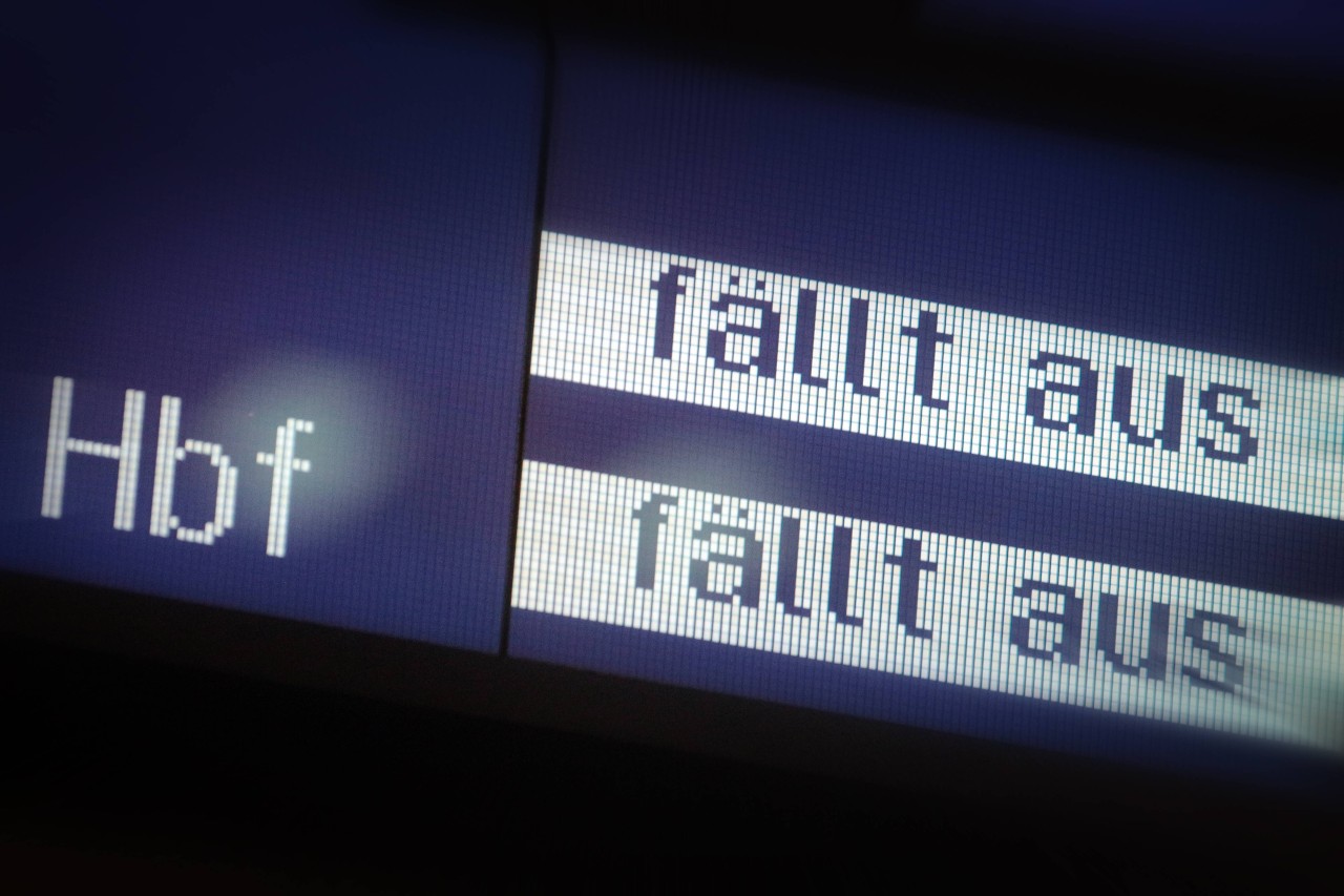 Pendler und Kunden der Deutschen Bahn in Duisburg brauchen am Freitag starke Nerven. (Symbolfoto)