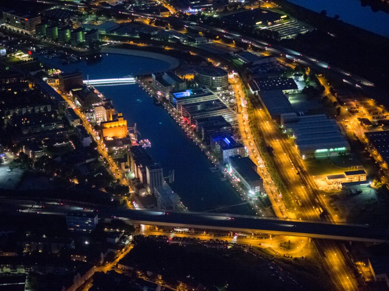Stimmungsvolle Nachtaufnahme vom Innenhafen.