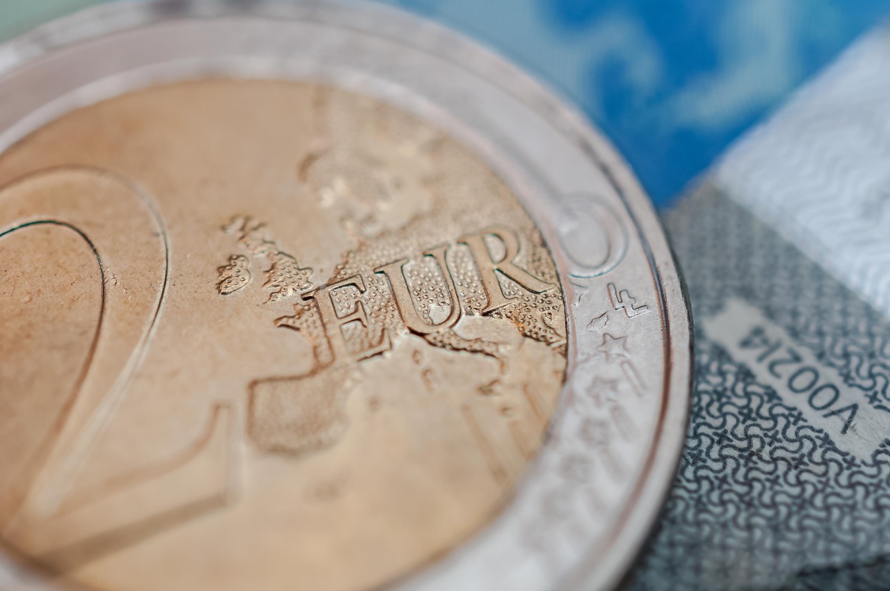Euro: Eine seltene Sonderprägung kann eine 2-Euro-Münze zur Wertanlage machen. (Symbolbild)