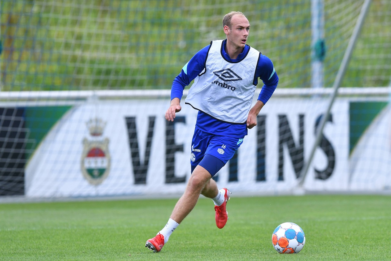 Henning Matriciani überzeugte anscheinend im Training des FC Schalke 04 so sehr, dass Grammozis ihn einwechselte. 