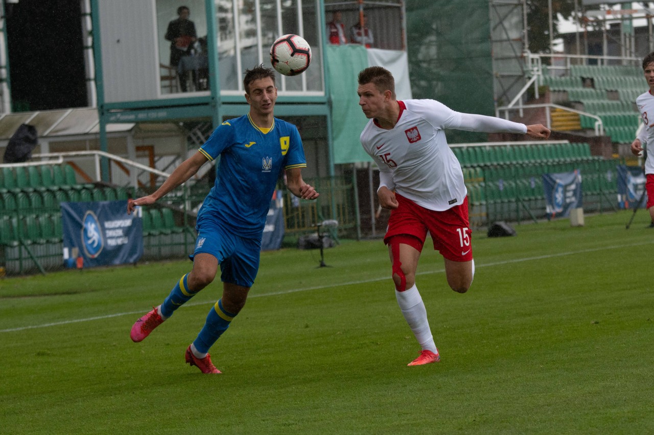 Mateusz Lipp (r.) spielte für die U17 und U19 des FC Schalke 04. Jetzt wechselt er in die zweite polnische Liga.