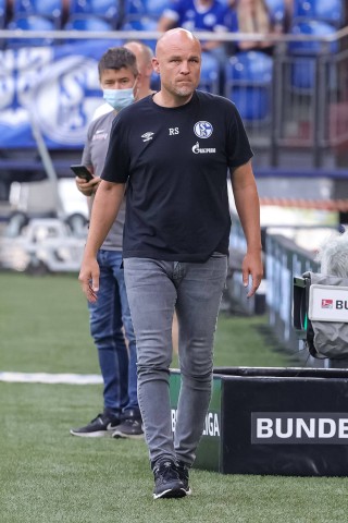 Beim FC Schalke 04 muss man eine bittere Neuigkeit verkraften.