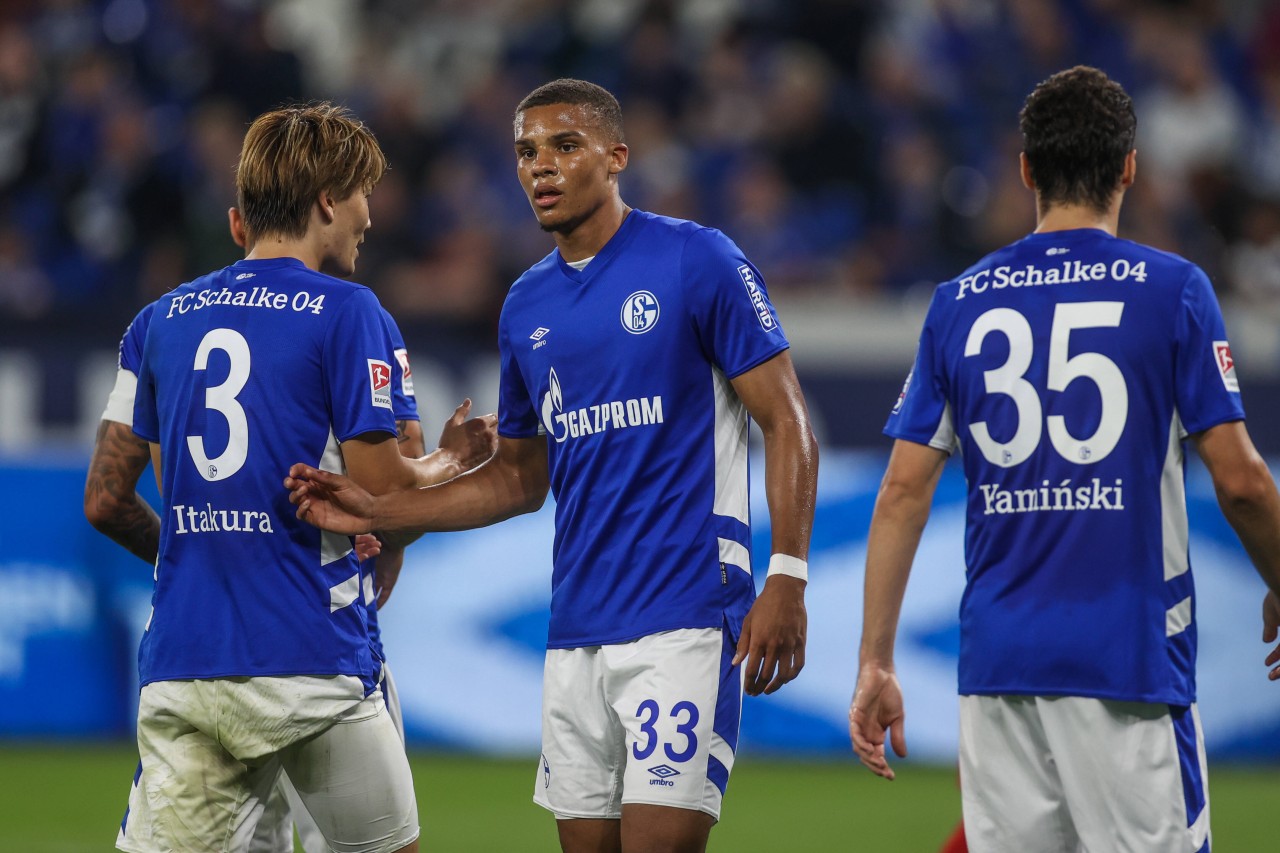 FC Schalke 04: Gibt es für Sané überhaupt ein Vorbeikommen an Itakura, Thiaw und Kaminski?