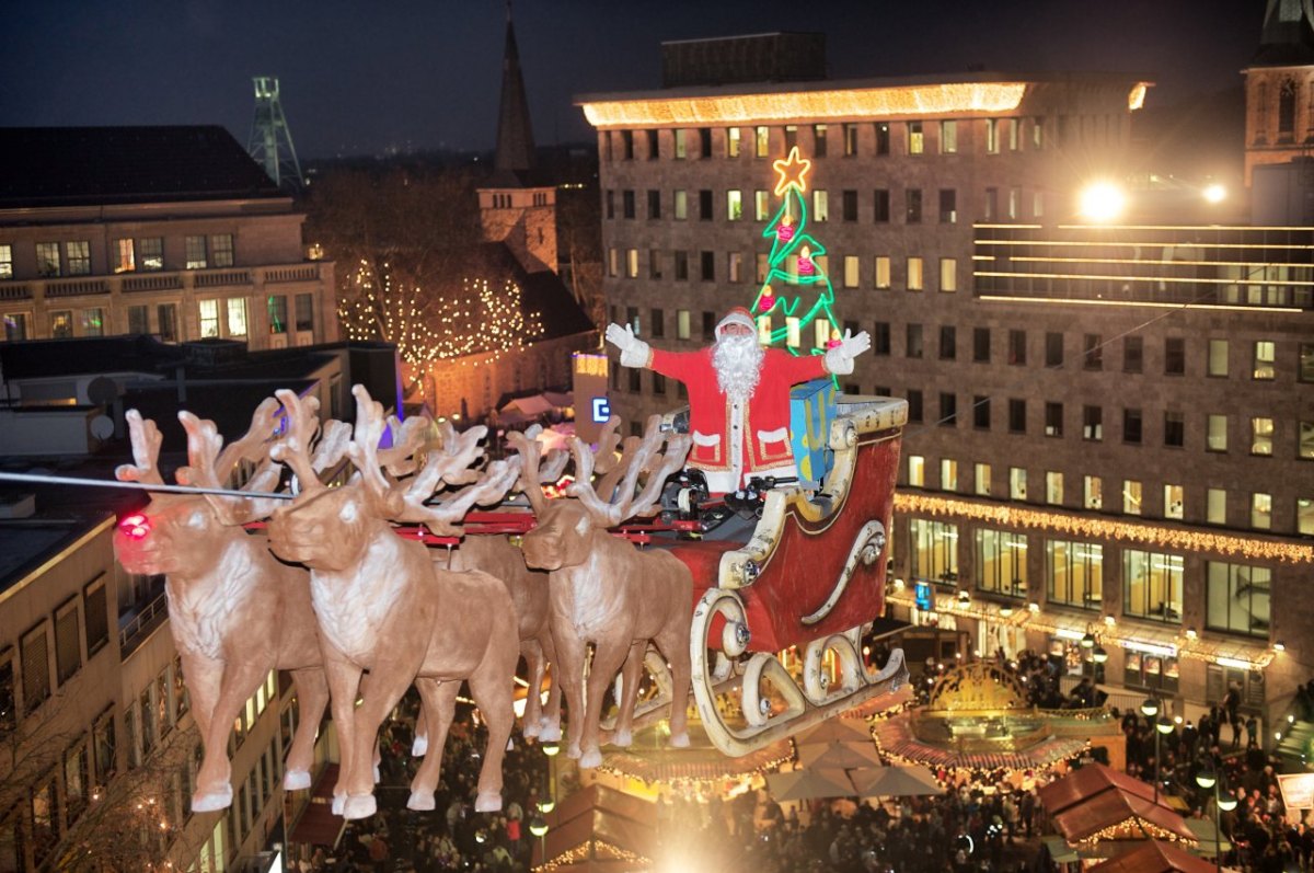 Fliegender Weihnachtsmann Ingo Otto.jpg