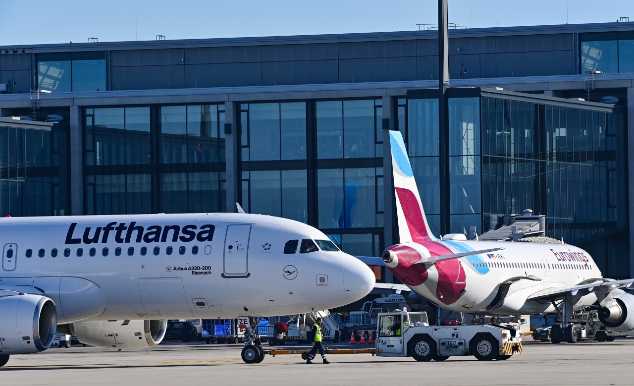 Kurz vor dem Flughafen Düsseldorf kam es zu einem schrecklichen Unfall. (Symbolbild)