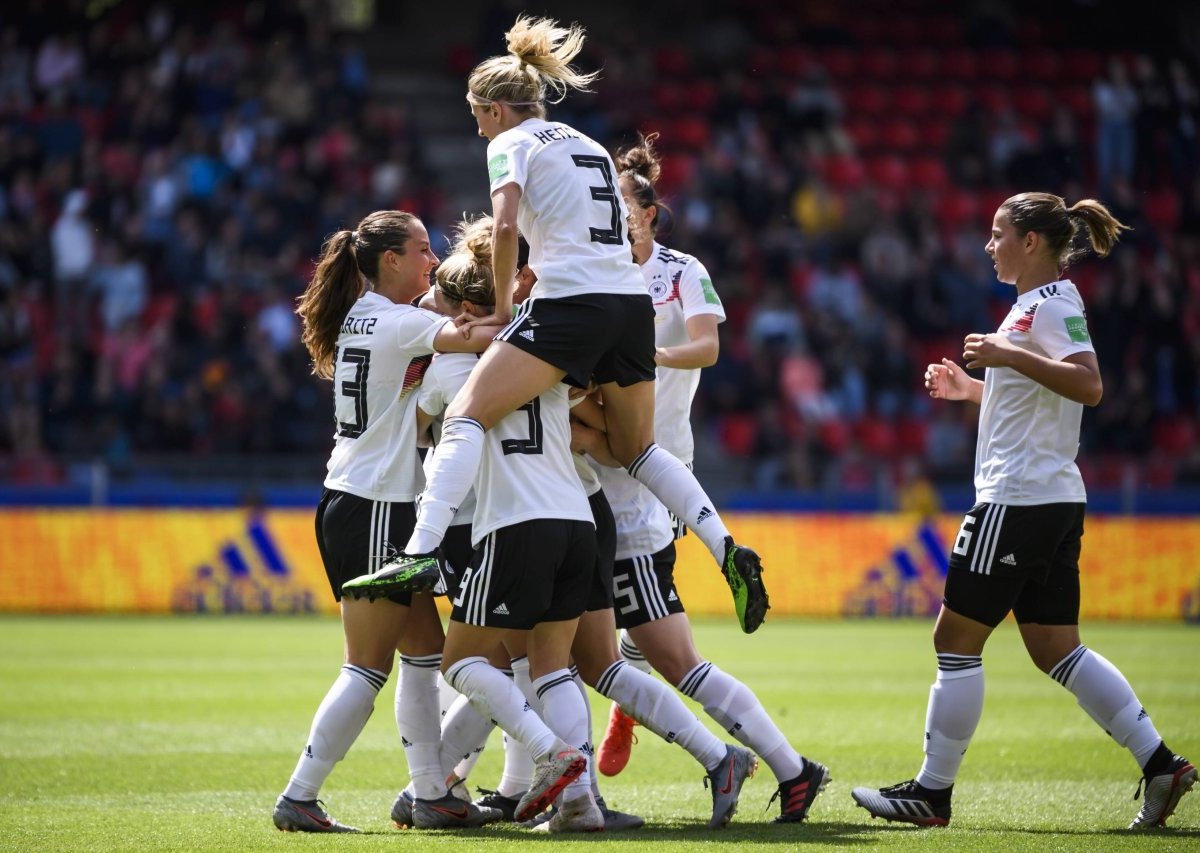 Frauen WM 2019 Deutschland China.jpg