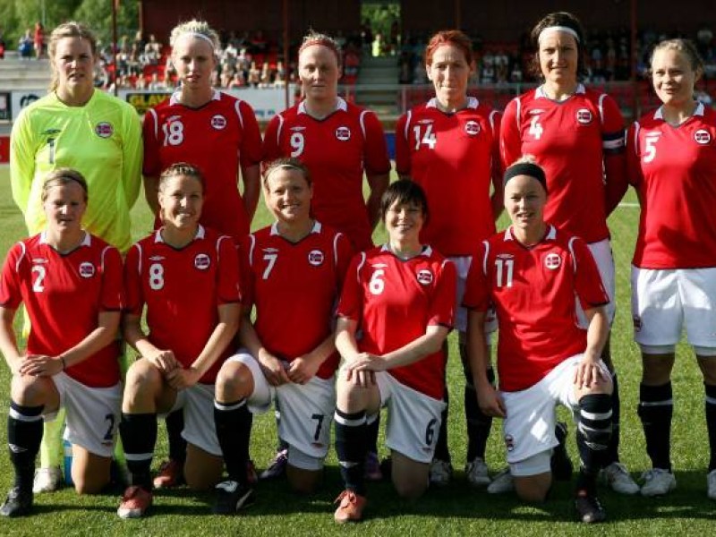 Team Norwegen: Ingrid Hjelmseth, Cecilie Pedersen, Isabell Lehn Herlovsen, Lise Klaveness, Ingvild Stensland, Toril Hetland Akerhaugen; vorn: Marit Sandvei, Guro Knutsen Mienna, Trine Bjerke Rönning, Lisa-Marie Woods und Leni Larsen Kaurin. Foto: imago