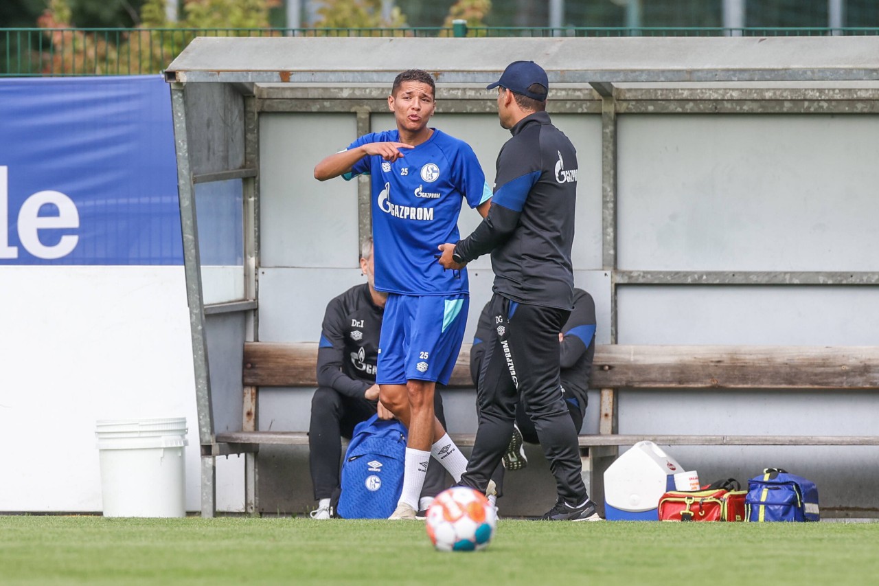 Dimitrios Grammozis im Training mit Amine Harit. 