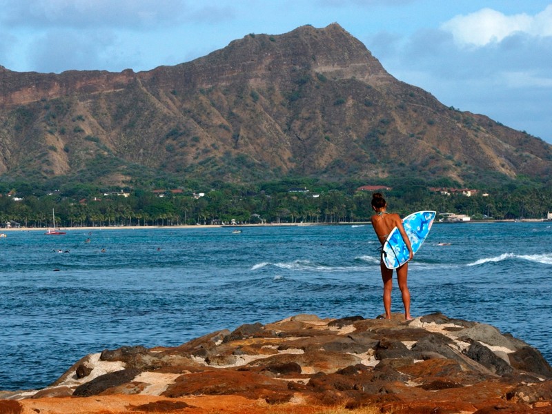 Auf Hawaii auf Magic island und am Waikiki Beach trifft man oft auf Surfer. 