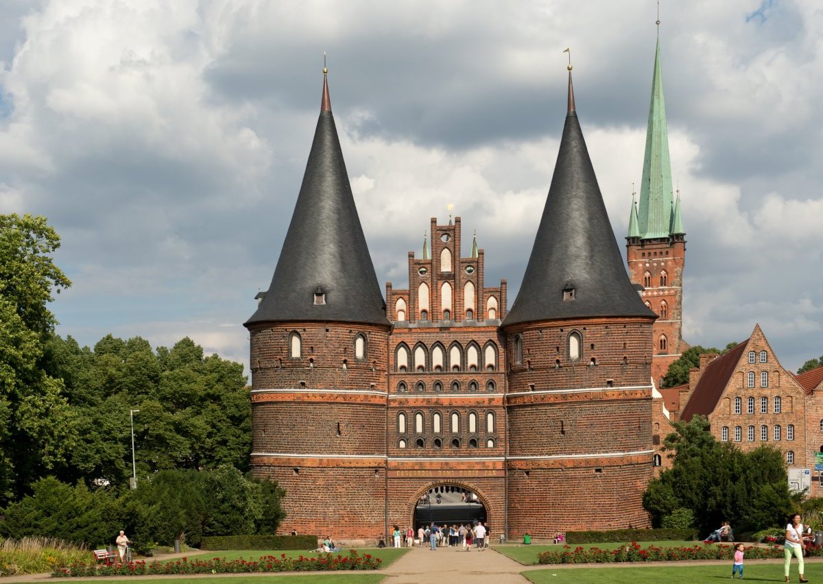 Holstentor Lübeck.jpg