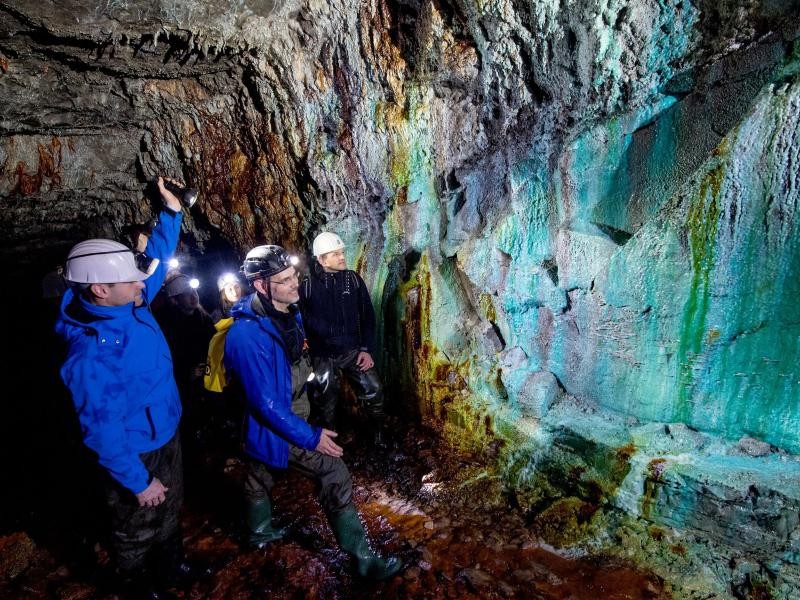 Im "Grünen Gewölbe" des Bergwerkschachts zeigt sich ein besonderes Farbenspiel.