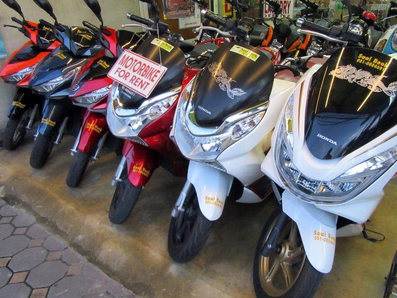 Im Thailand-Urlaub lockt die Ausfahrt mit einem Roller oder Motorrad - man braucht jedoch immer einen gültigen Führerschein.