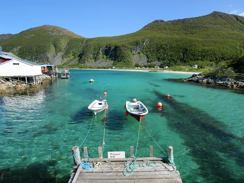 Klares, türkises Wasser auf Senja - aufgrund seiner Temperatur lädt das Nordmeer aber eher nicht zum Baden ein.