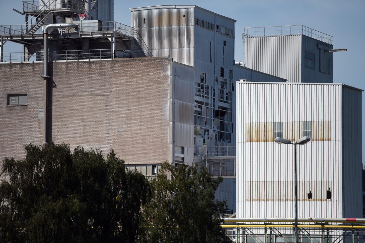 Bei der Explosion im Chempark Krefeld stürzte eine Halle des Chemieunternehmens Huntsman teilweise ein. (Foto: Sebastian Konopka)