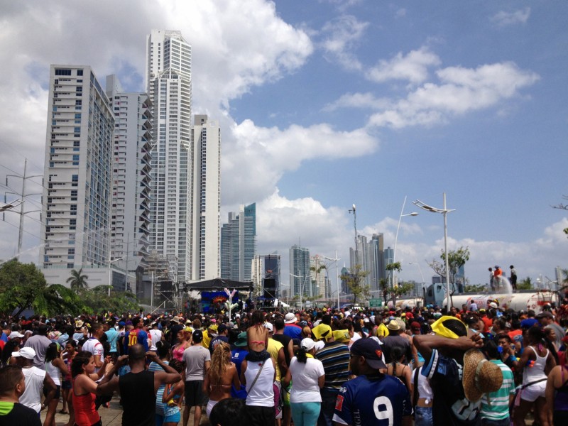 Heiße Rhythmen und kalte Duschen: Karneval in Panama