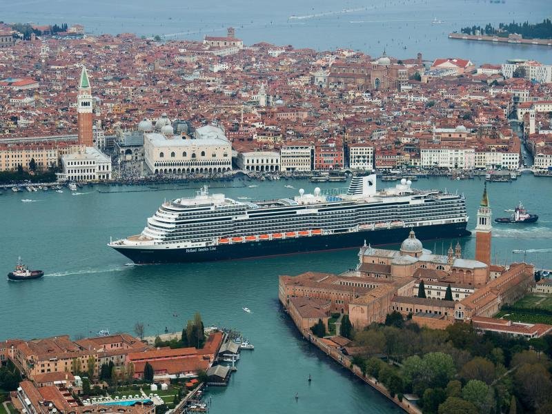 Koningsdam Venedig.jpg