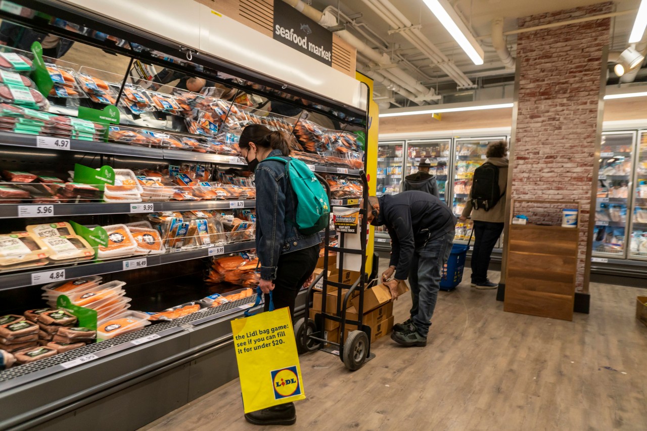 Bei Lidl soll es ab sofort nur noch Fleisch aus komplett deutscher Produktion geben. (Symbolbild)