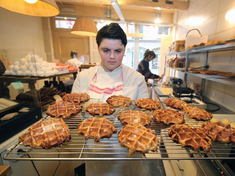 Sarah backt bei Eric Michaux die Lütticher Waffeln.