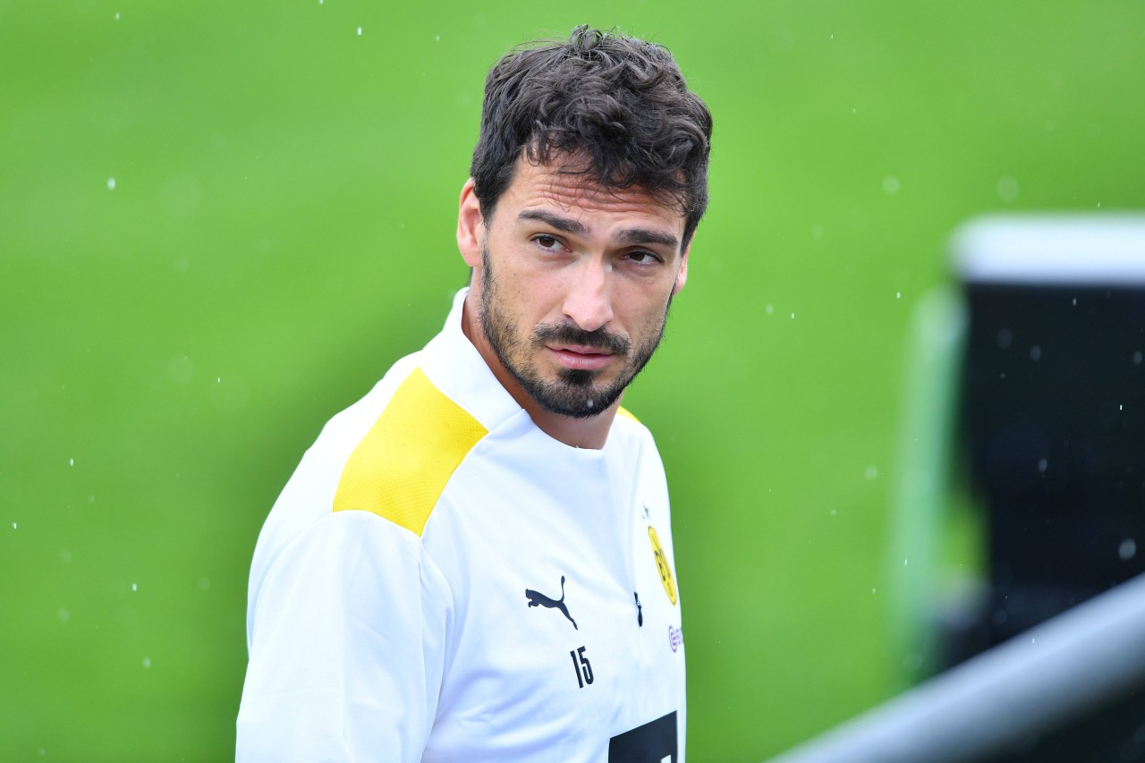 Mats Hummels ist in der Innenverteidigung von Borussia Dortmund eigentlich nicht wegzudenken, doch das Knie macht weiterhin Probleme.