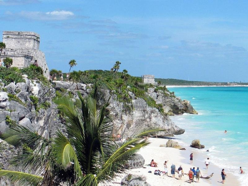 Maya-Ruine über dem Meer in Tulum: An der mexikanischen Riviera Maya sollten Reisende derzeit große Vorsicht walten lassen.