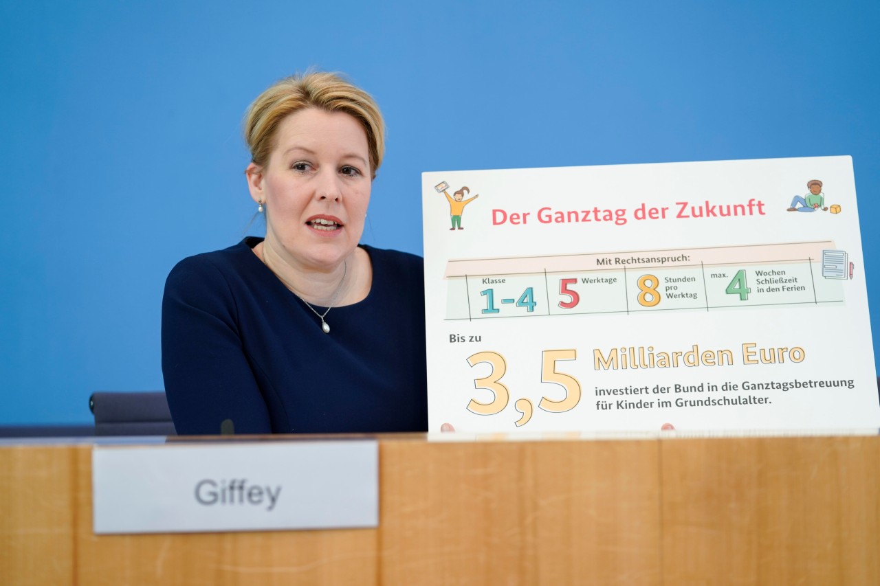 Die mittlerweile zurückgetretene Bundesfamilienministerin Franziska Giffey präsentierte im Mai die Pläne zum „Ganztag der Zukunft.“