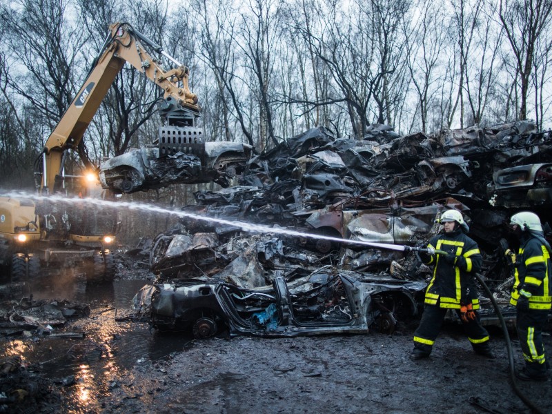 Großbrand auf Schrottplatz in Recklinghausen

Foto: dpa