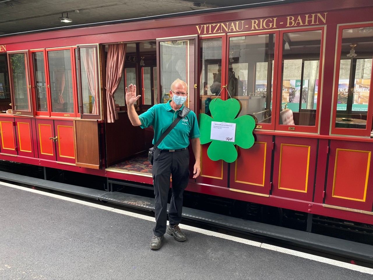 Die Fahrt im nostalgischen Salonwagen nach Rigi Kulm kann gebucht werden. 