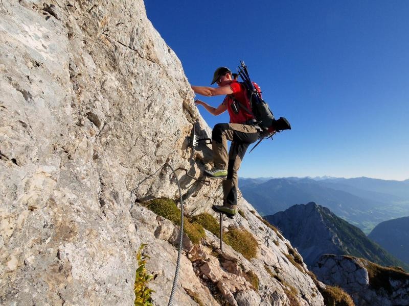 Ein Steig, fünf Gipfel bietet die Tour über den 5-Gipfel-Klettersteig im Rofangebirge.