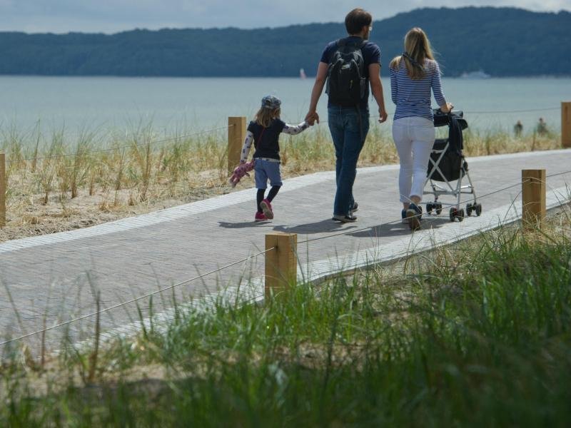 Rügen; Strandpromenade; Binz; Prora.jpg