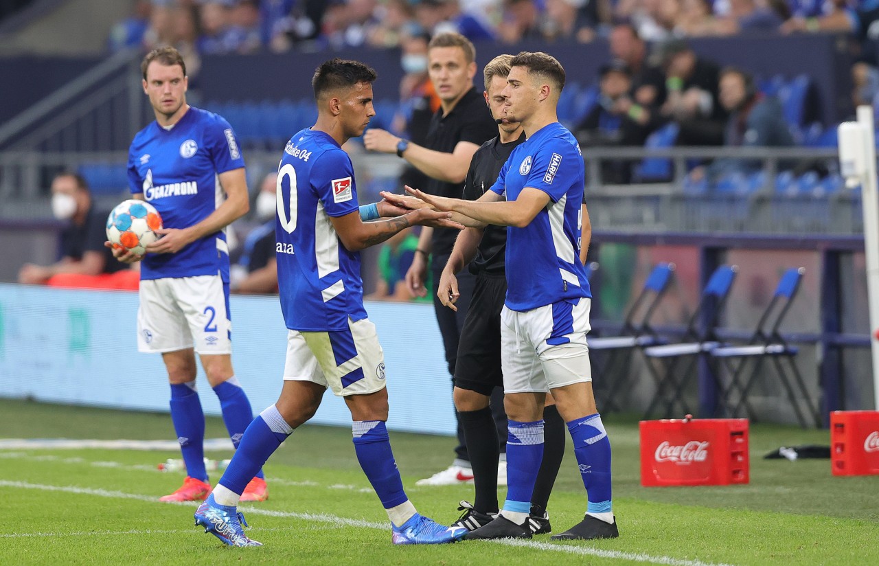 Rodrigo Zalazar macht beim Spiel Platz für Blendi Idrizi.