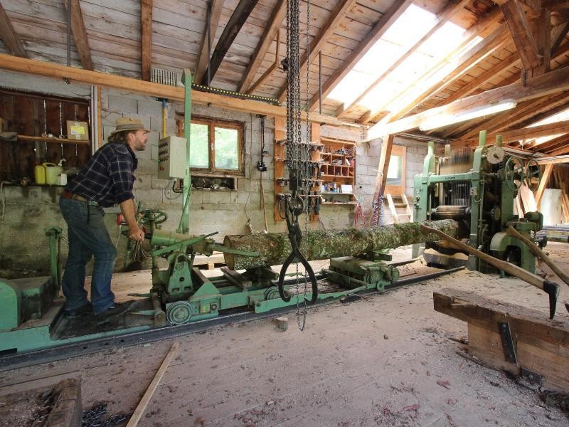 In der Sägerei von Andreas Moser werden Balkone und Inneneinrichtungen noch in Handarbeit hergestellt.