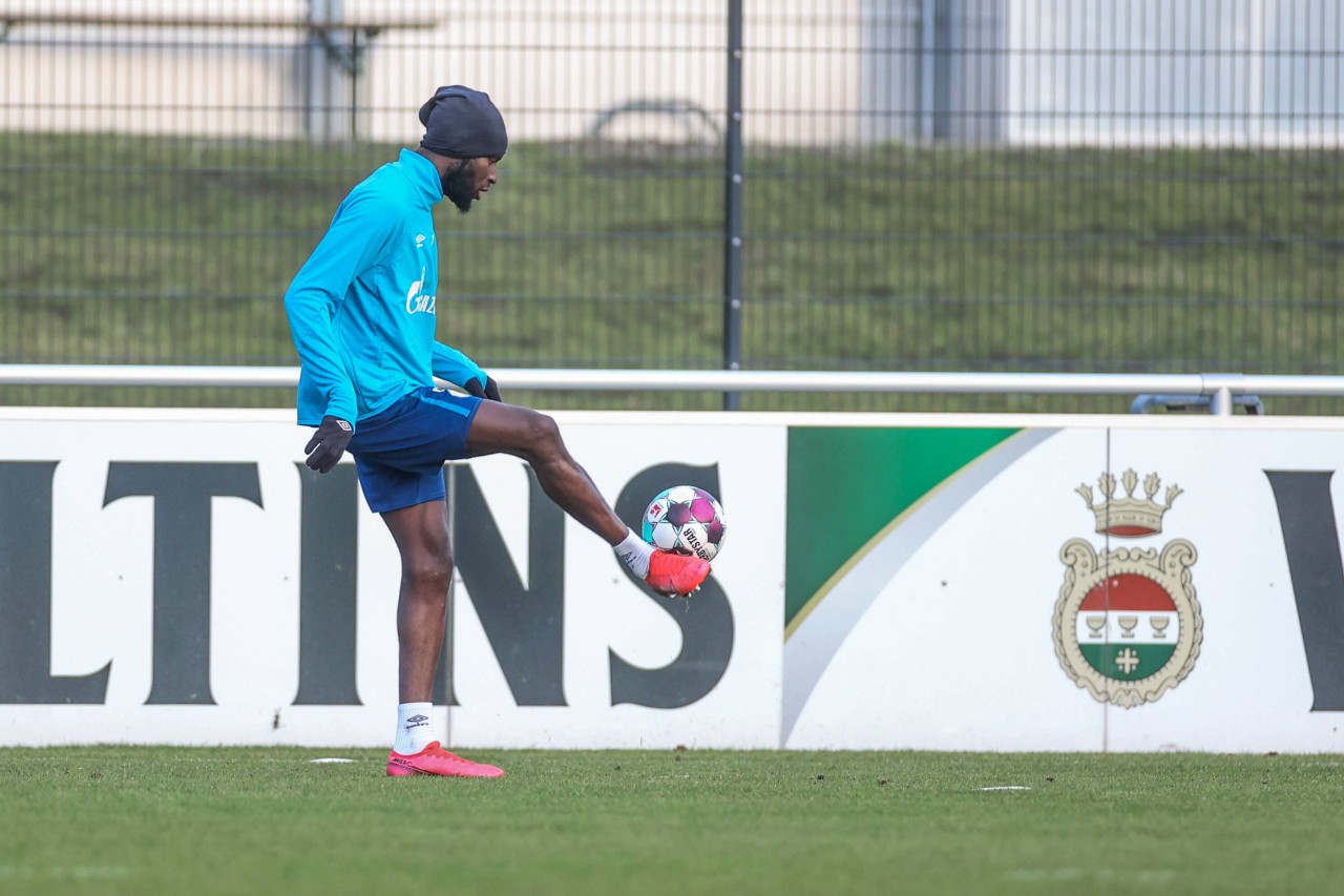 Salif Sané absolvierte bereits weite Teile des Mannschaftstrainings beim FC Schalke 04.