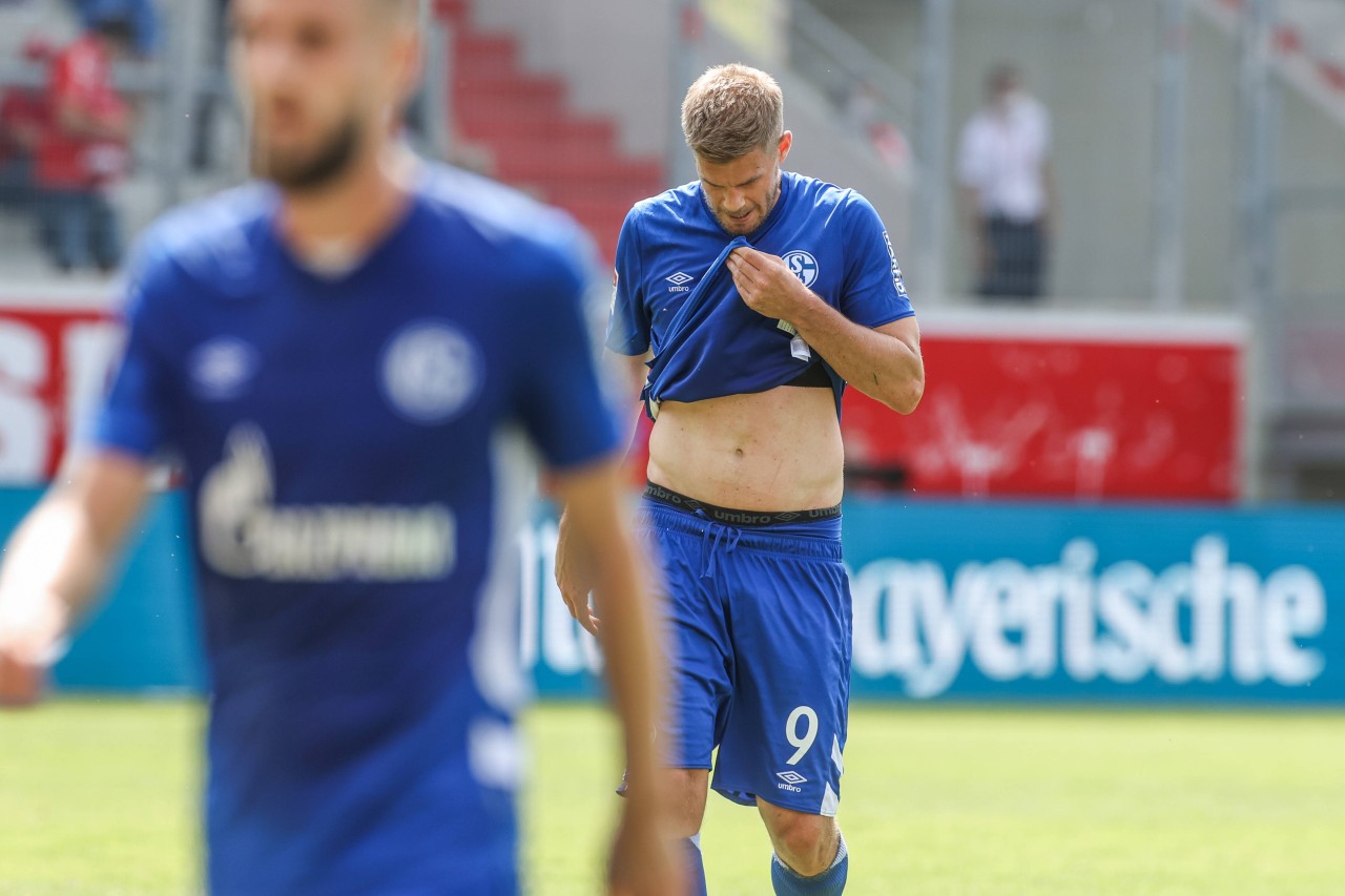 FC Schalke 04: Auch Simon Terodde konnte die Klatsche in Regensburg nicht verhindern.