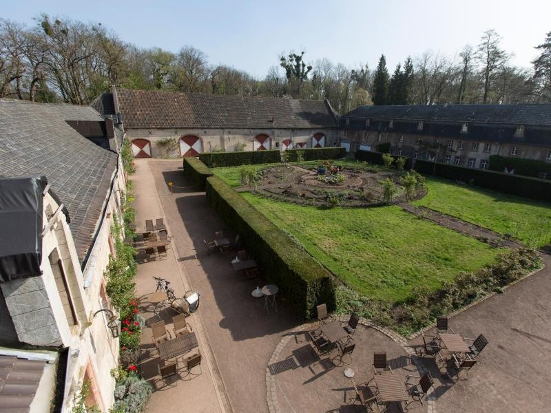 Schloss Türnich wird derzeit renoviert, allerdings gibt es Führungen über das Areal, und auch das Café ist geöffnet.