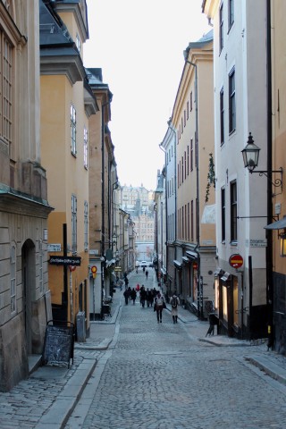 Eng stehen die Häuser in Stockholms Altstadt Gamla Stan - dort zieht es besonders viele Stockholm-Besucher hin.