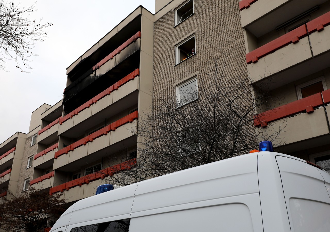 NRW: Ein 22-Jähriger zog sich beim Versuch vor der Polizei zu fliehen schwere Verletzungen zu. (Symbolbild)