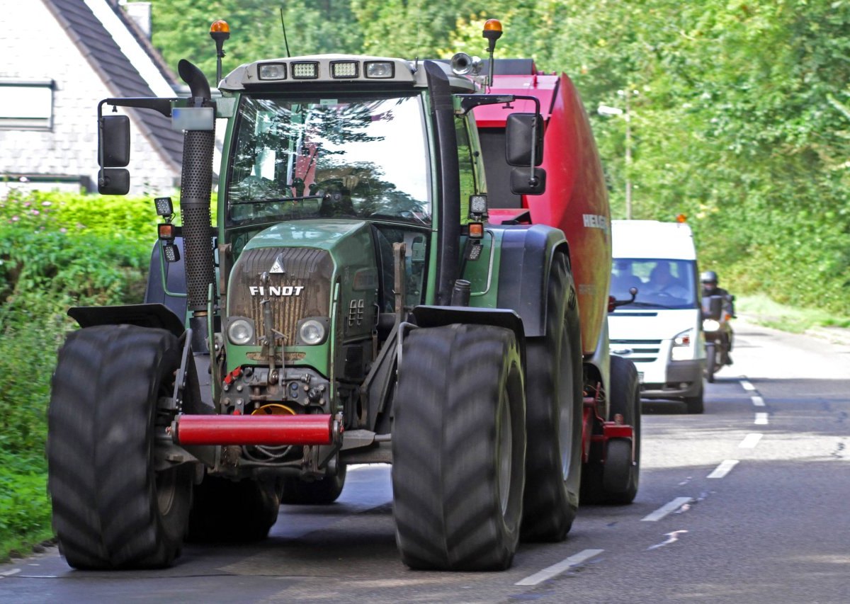 Traktor Ueberholmanoever Unfall.jpg